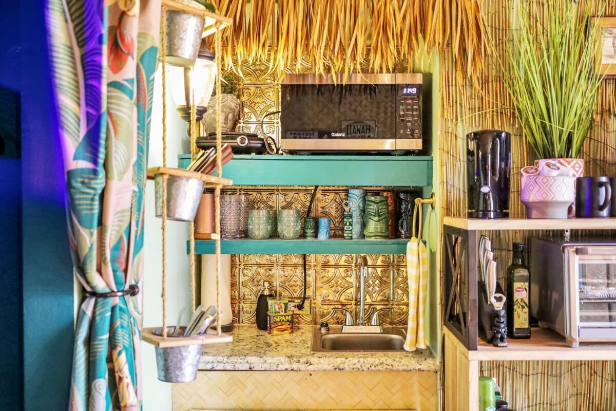 Apartment Surf & Sip Ocean View Tiki Style Honolulu