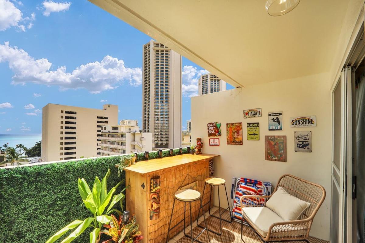 Apartment Surf & Sip Ocean View Tiki Style Honolulu