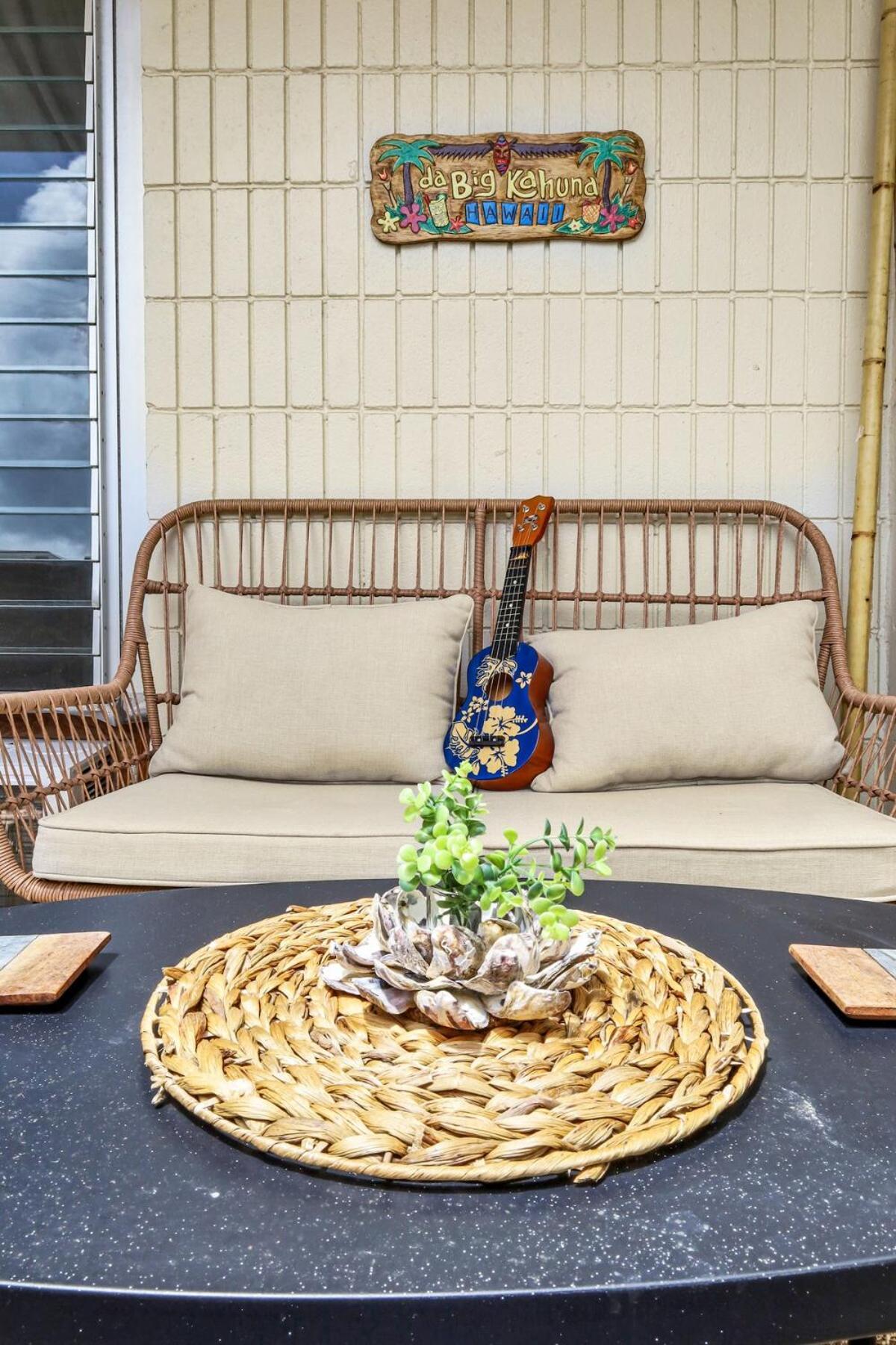 Apartment Surf & Sip Ocean View Tiki Style